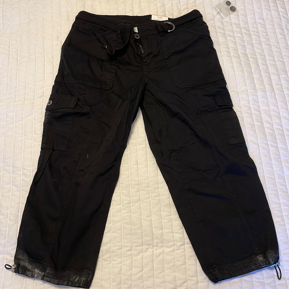 Never worn black capris